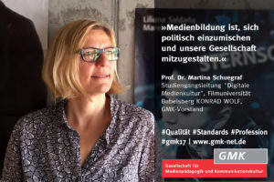 Foto von Prof. Dr. Martina Schuegraf mit dem Zitat "Medienbildung ist, sich politisch einzumischen und unsere Gesellschaft mitzugestalten." von ihr.