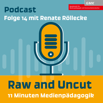 Keyvisual Podcast "Raw and Uncut - 11 Minuten Medienpädagogik" Folge 14 mit Renate Röllecke. Illustration eines orangenen Mikrofons auf blauem Hintergrund