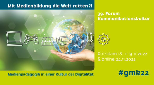 Keyvisual Forum Kommunikationskultur 2022 "Mit Medienbildung die Welt retten?!", Weltkugel auf Hand und verschiedene Medien