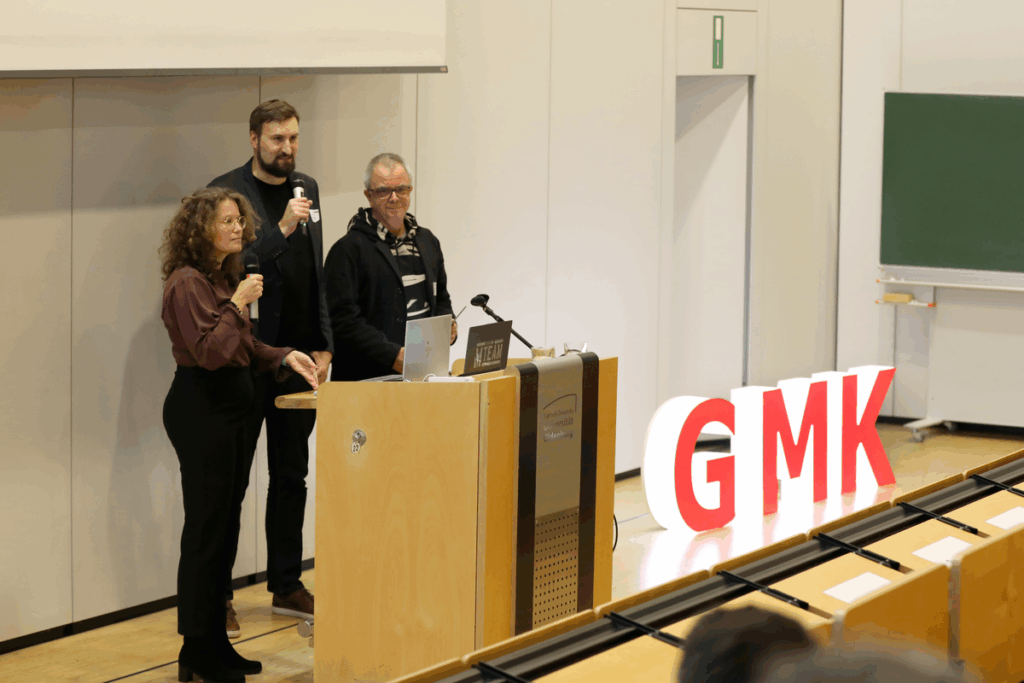 42. Forum Kommunikationskultur 2025 "Don’t Panic! Medienbildung für Mut und Resilienz in einer Welt im Umbruch" vom 14. bis 16. November in Oldenburg