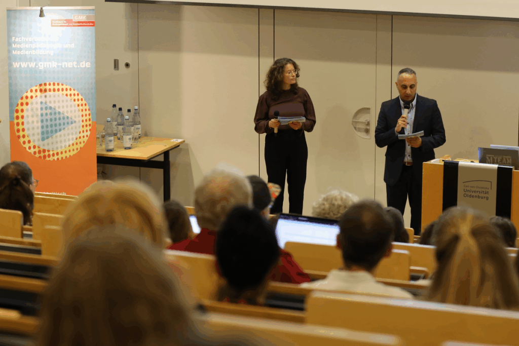 42. Forum Kommunikationskultur 2025 "Don’t Panic! Medienbildung für Mut und Resilienz in einer Welt im Umbruch" vom 14. bis 16. November in Oldenburg