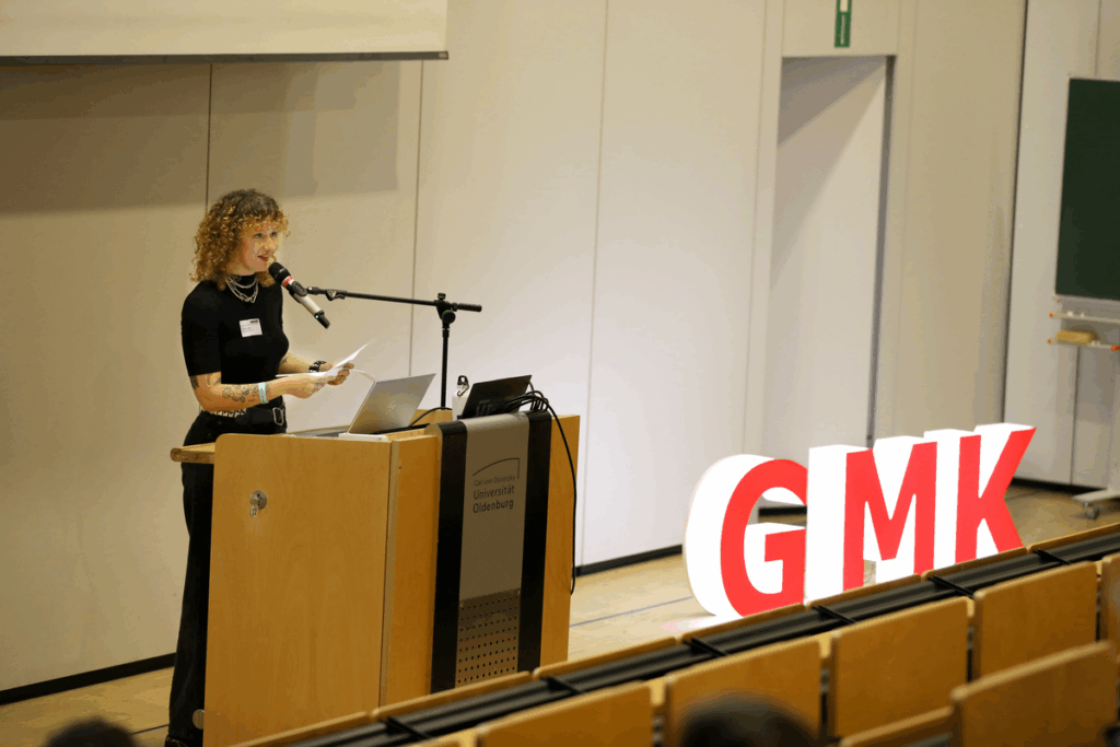 42. Forum Kommunikationskultur 2025 "Don’t Panic! Medienbildung für Mut und Resilienz in einer Welt im Umbruch" vom 14. bis 16. November in Oldenburg