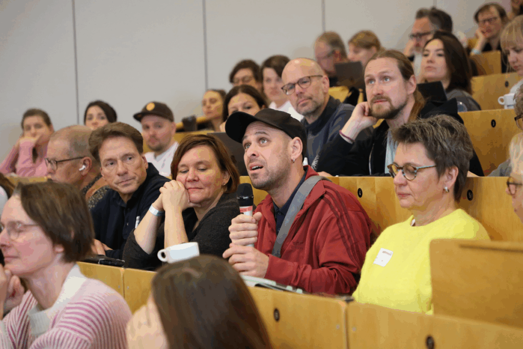 42. Forum Kommunikationskultur 2025 "Don’t Panic! Medienbildung für Mut und Resilienz in einer Welt im Umbruch" vom 14. bis 16. November in Oldenburg