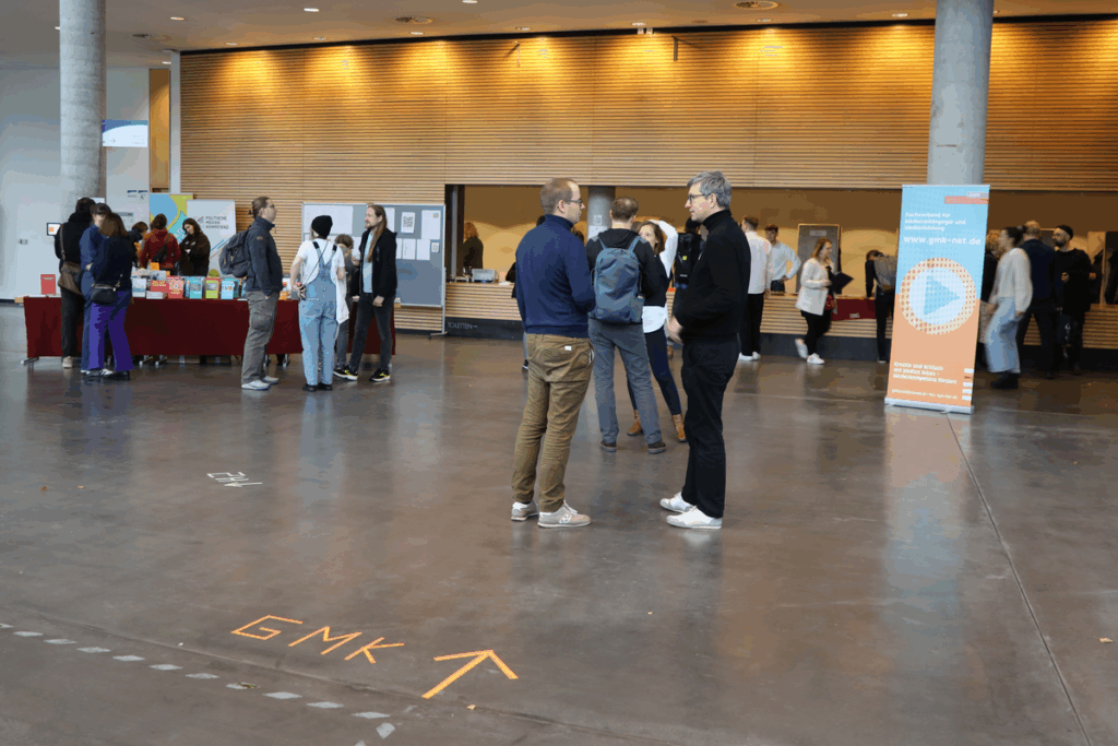 42. Forum Kommunikationskultur 2025 "Don’t Panic! Medienbildung für Mut und Resilienz in einer Welt im Umbruch" vom 14. bis 16. November in Oldenburg