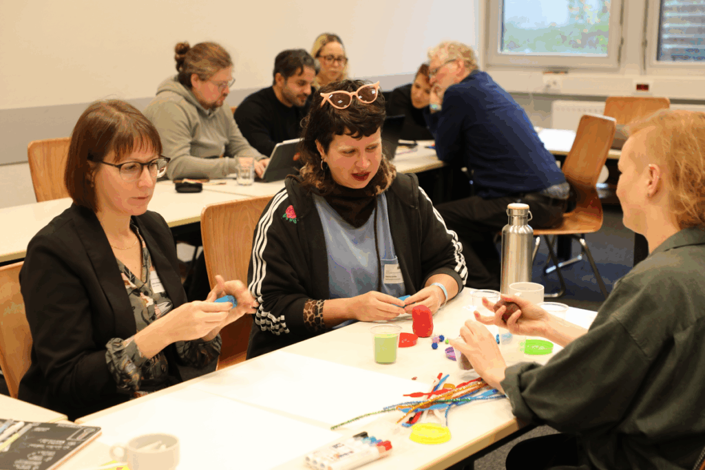 42. Forum Kommunikationskultur 2025 "Don’t Panic! Medienbildung für Mut und Resilienz in einer Welt im Umbruch" vom 14. bis 16. November in Oldenburg