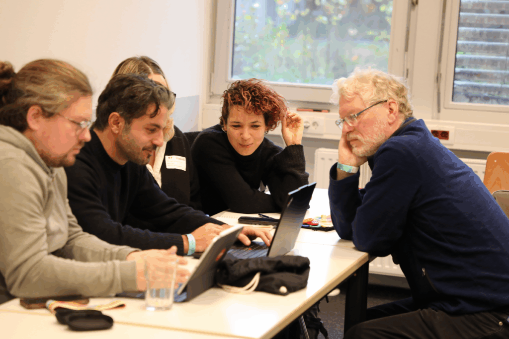 42. Forum Kommunikationskultur 2025 "Don’t Panic! Medienbildung für Mut und Resilienz in einer Welt im Umbruch" vom 14. bis 16. November in Oldenburg