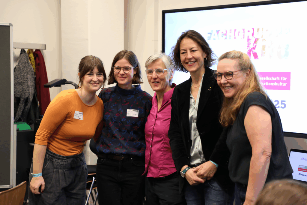 42. Forum Kommunikationskultur 2025 "Don’t Panic! Medienbildung für Mut und Resilienz in einer Welt im Umbruch" vom 14. bis 16. November in Oldenburg