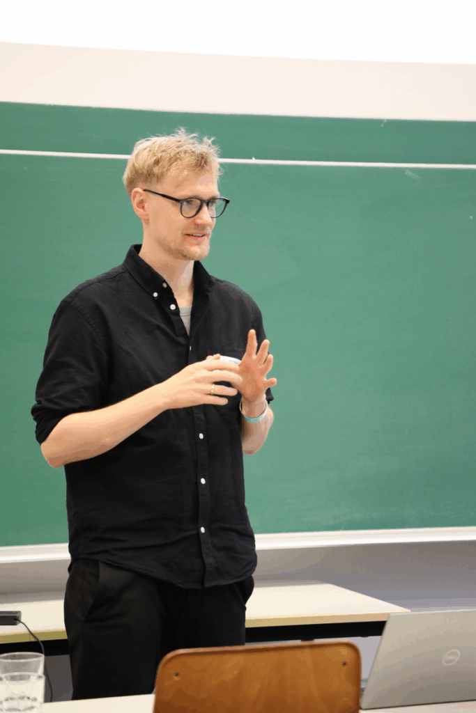 42. Forum Kommunikationskultur 2025 "Don’t Panic! Medienbildung für Mut und Resilienz in einer Welt im Umbruch" vom 14. bis 16. November in Oldenburg