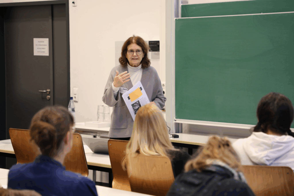 42. Forum Kommunikationskultur 2025 "Don’t Panic! Medienbildung für Mut und Resilienz in einer Welt im Umbruch" vom 14. bis 16. November in Oldenburg