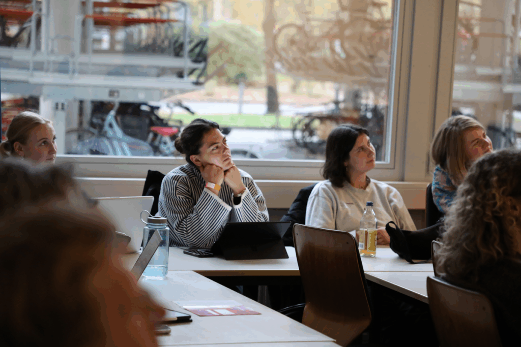 42. Forum Kommunikationskultur 2025 "Don’t Panic! Medienbildung für Mut und Resilienz in einer Welt im Umbruch" vom 14. bis 16. November in Oldenburg