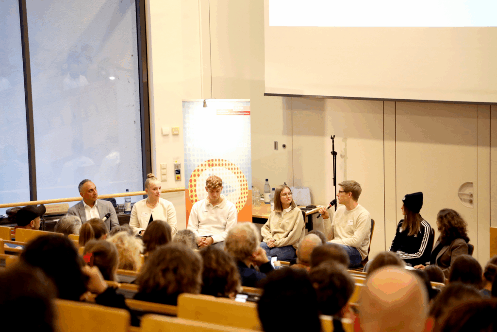 42. Forum Kommunikationskultur 2025 "Don’t Panic! Medienbildung für Mut und Resilienz in einer Welt im Umbruch" vom 14. bis 16. November in Oldenburg