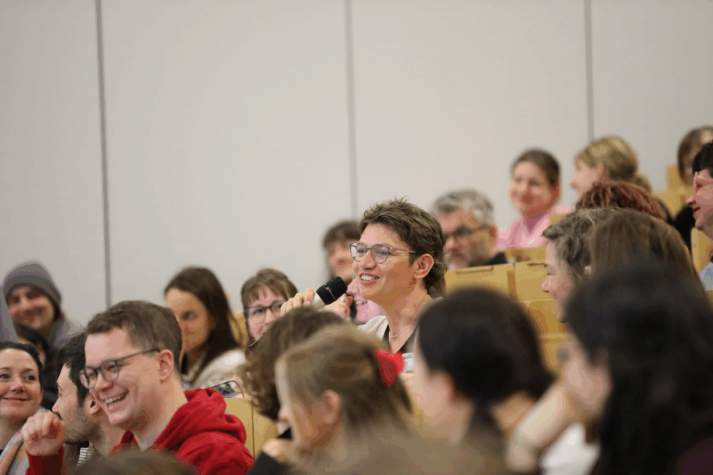 42. Forum Kommunikationskultur 2025 "Don’t Panic! Medienbildung für Mut und Resilienz in einer Welt im Umbruch" vom 14. bis 16. November in Oldenburg