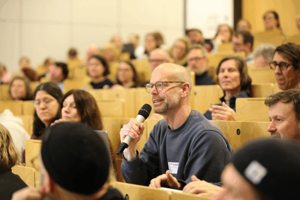 42. Forum Kommunikationskultur 2025 "Don’t Panic! Medienbildung für Mut und Resilienz in einer Welt im Umbruch" vom 14. bis 16. November in Oldenburg