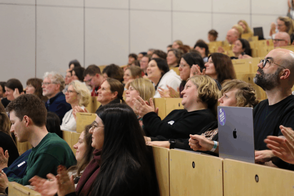 42. Forum Kommunikationskultur 2025 "Don’t Panic! Medienbildung für Mut und Resilienz in einer Welt im Umbruch" vom 14. bis 16. November in Oldenburg