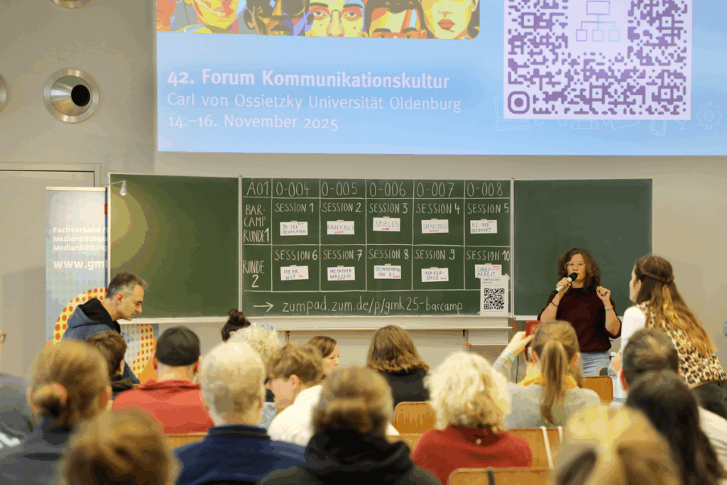 42. Forum Kommunikationskultur 2025 "Don’t Panic! Medienbildung für Mut und Resilienz in einer Welt im Umbruch" vom 14. bis 16. November in Oldenburg