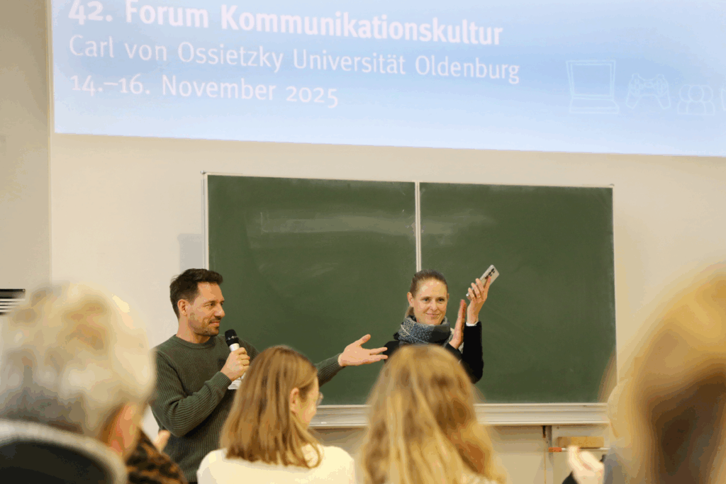 42. Forum Kommunikationskultur 2025 "Don’t Panic! Medienbildung für Mut und Resilienz in einer Welt im Umbruch" vom 14. bis 16. November in Oldenburg