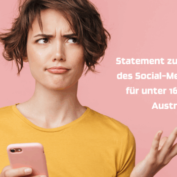 Frau mit Smartphone in der Hand