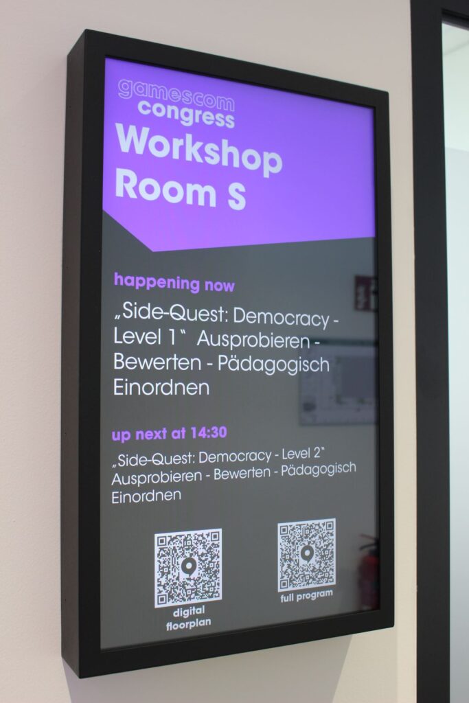 Digitale Anzeigetafel mit Informationen zum Workshop