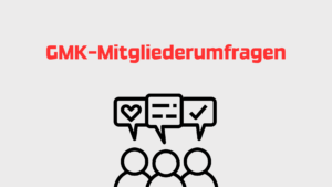 Drei Strichmännchen mit Sprechblasen